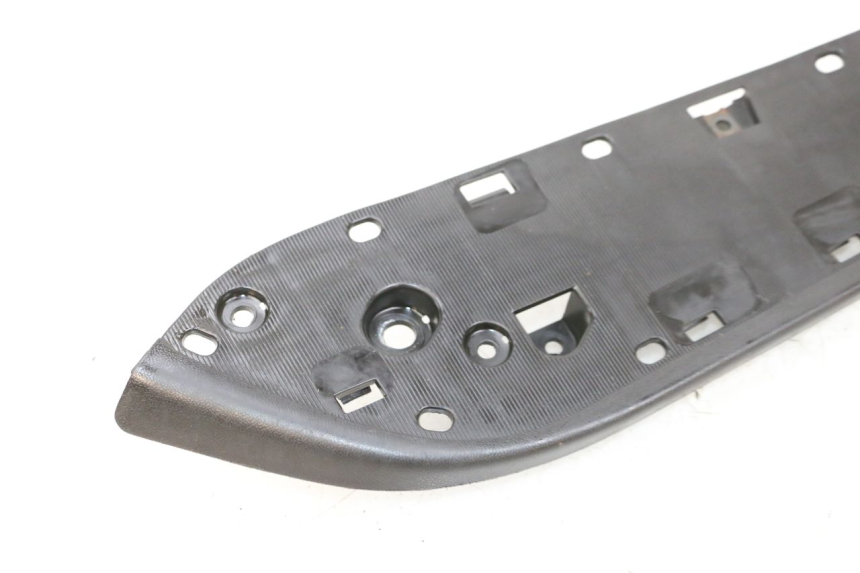 photo de CARENA PEDANA DESTRA SUZUKI BURGMAN 650 (2013 - 2020)