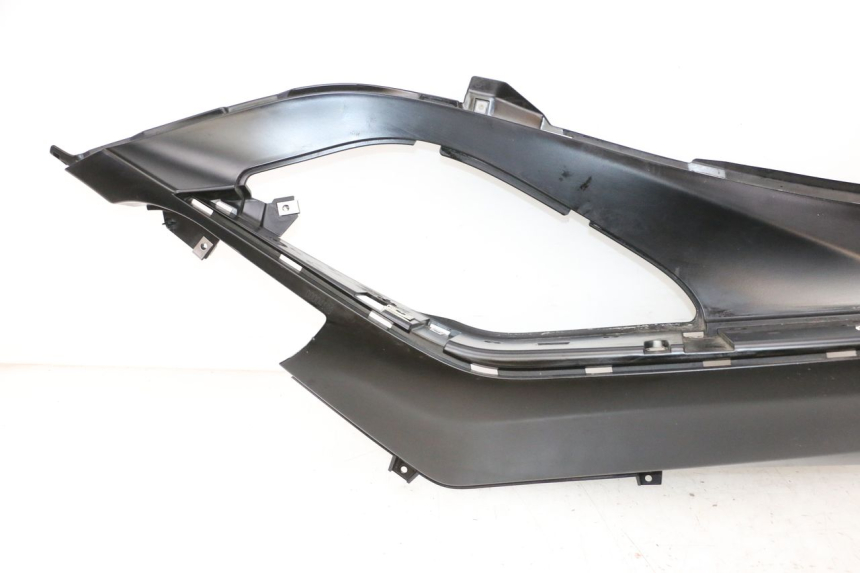 photo de CARENA PEDANA DESTRA PIAGGIO MP3 HPE 300 (2019 - 2026) - Primo piano ad alta risoluzione