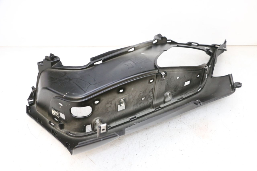 photo de CARENA PEDANA DESTRA PIAGGIO MP3 HPE 300 (2019 - 2026) - Primo piano tecnico