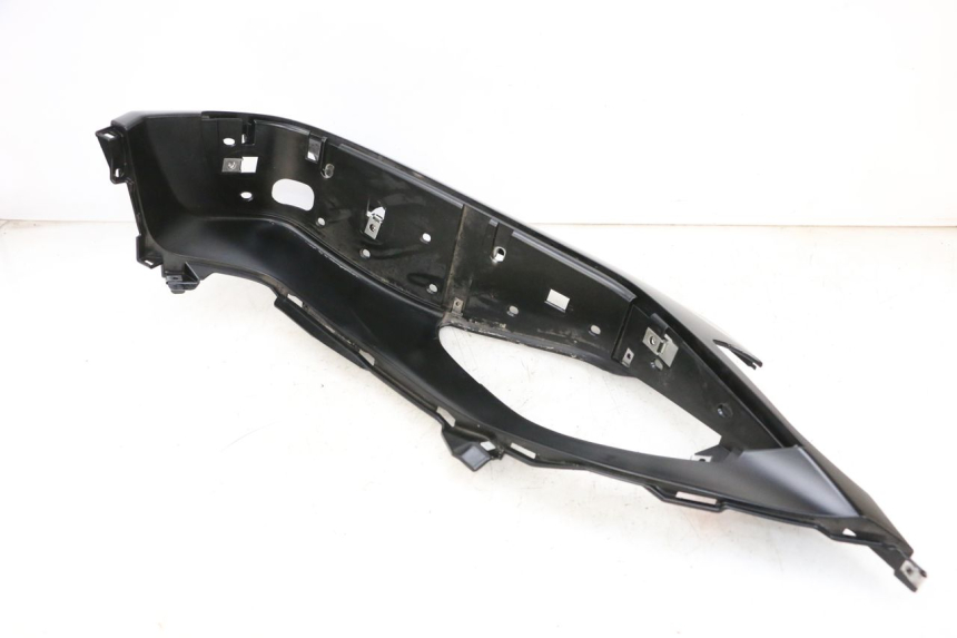 photo de CARENA PEDANA DESTRA PIAGGIO MP3 HPE 300 (2019 - 2026) - Stato della superficie e materiale