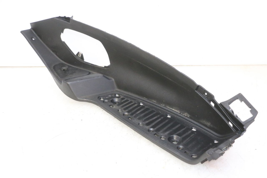 photo de MARCHE PIED DESTRO PIAGGIO MP3 125 (2006 - 2014) - Dettagli dei punti di fissaggio