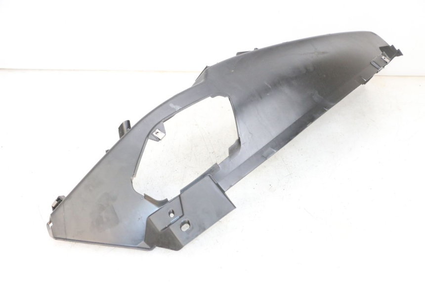 photo de CARENA PEDANA DESTRA PIAGGIO MP3 500 (2016 - 2018) - Primo piano tecnico