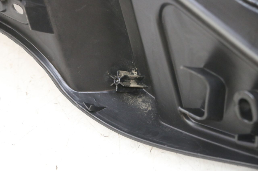 photo de MARCHE PIED DESTRO PIAGGIO MP3 RL 250 (2007 - 2010) - Zoom sullo stato d'uso