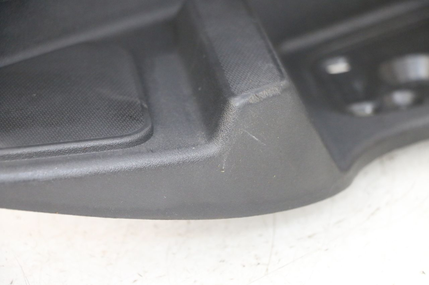 photo de MARCHE PIED DESTRO PIAGGIO MP3 RL 250 (2007 - 2010) - Stato della superficie e materiale