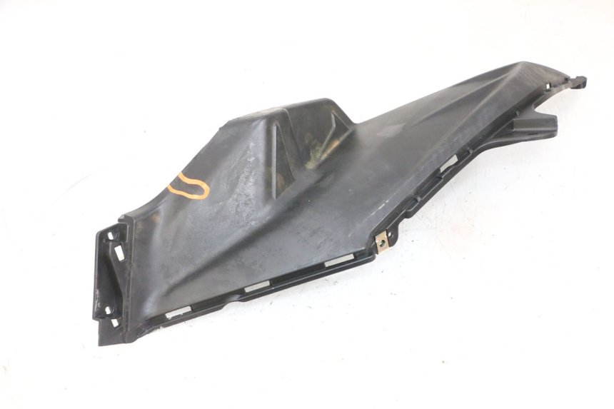 photo de MARCHE PIED DESTRO SYM ORBIT III 3 4T 50 (2018 - 2021) - Stato della superficie e materiale