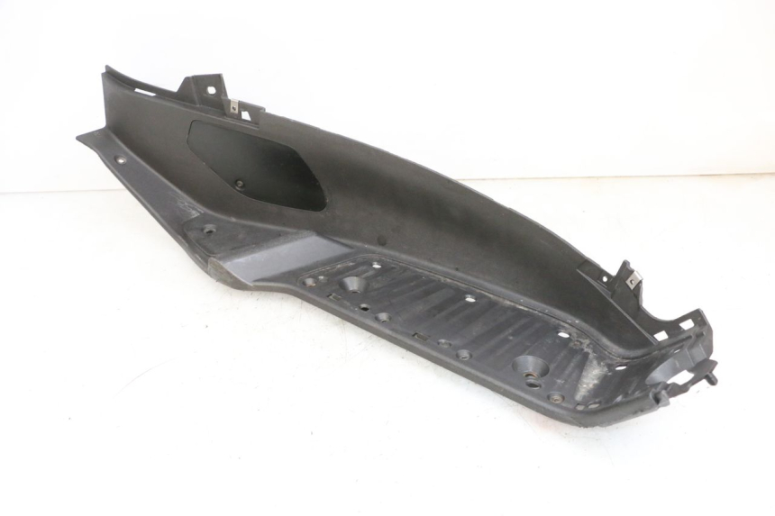 photo de MARCHE PIED DESTRO PIAGGIO X8 125 (2004 - 2007) - Dettagli dei punti di fissaggio