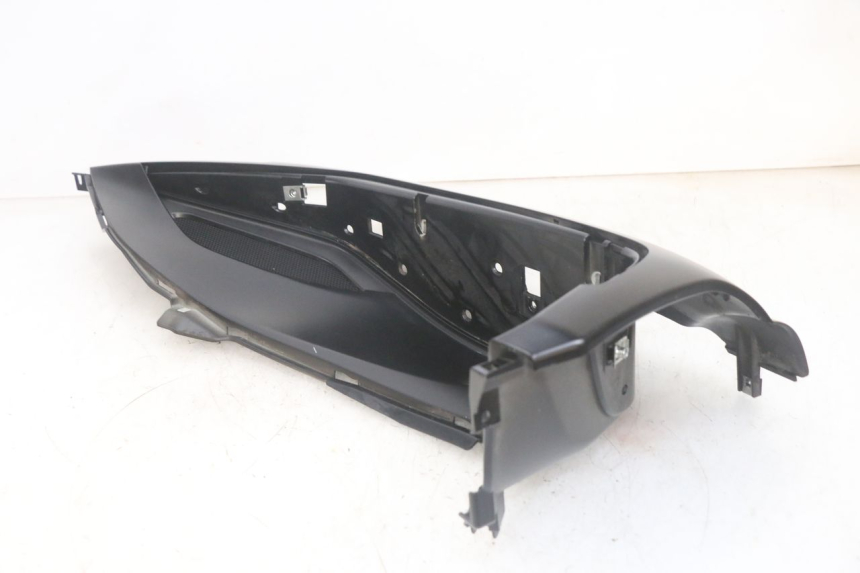 photo de CARENA PEDANA SINISTRA PIAGGIO MP3 HPE 300 (2019 - 2026) - Dettagli dei punti di fissaggio