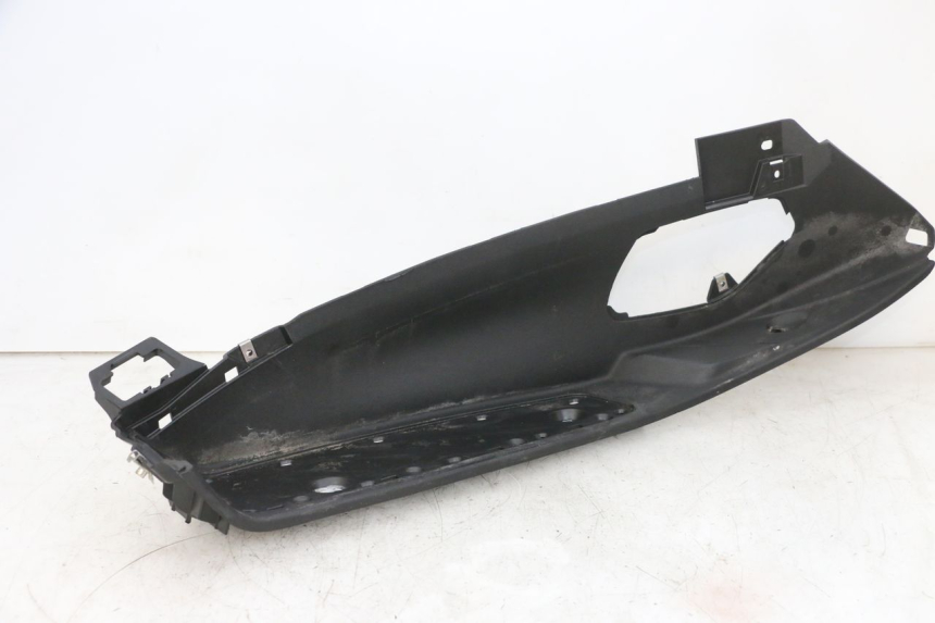 photo de CARENA PEDANA SINISTRA PIAGGIO MP3 500 (2016 - 2018) - Caratteristiche distintive