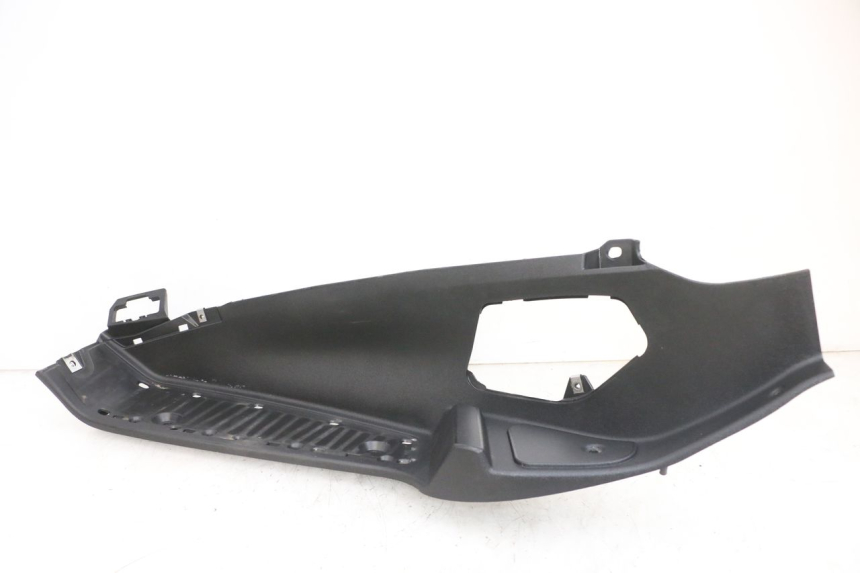 photo de CARENA PEDANA SINISTRA PIAGGIO MP3 RL 250 (2007 - 2010) - Dettagli dei punti di fissaggio