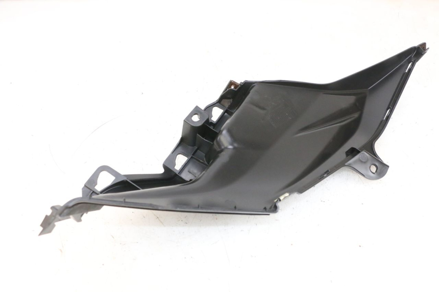 photo de CARENA PEDANA SINISTRA SYM ORBIT III 3 4T 50 (2018 - 2021) - Stato della superficie e materiale