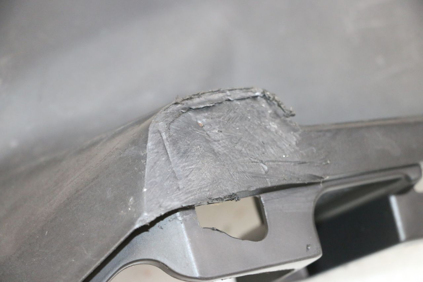 photo de CARENA PEDANA SINISTRA SYM ORBIT III 3 4T 50 (2018 - 2021) - Marcature e riferimenti originali