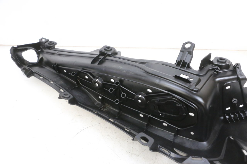 photo de CARENA PEDANA SINISTRA YAMAHA TRICITY 300 (2020 - 2024) - Dettaglio del componente