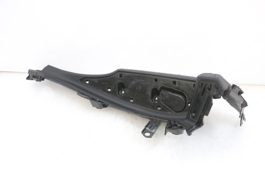 photo de CARENA PEDANA SINISTRA YAMAHA TRICITY 300 (2020 - 2024) - Caratteristiche distintive