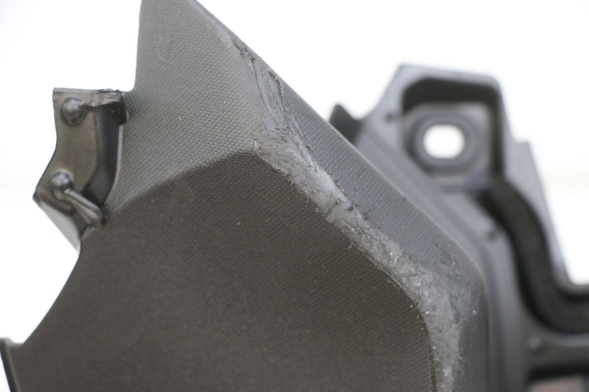 photo de CARENA PEDANA SINISTRA YAMAHA TRICITY 300 (2020 - 2024) - Zoom sui componenti