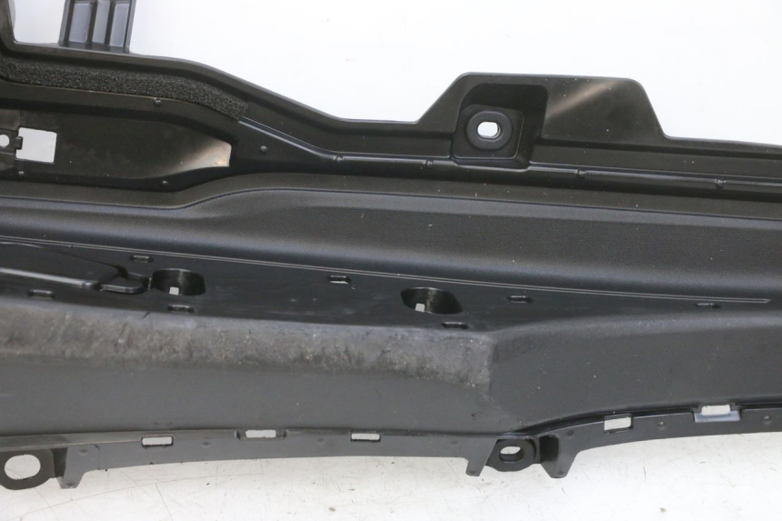 photo de CARENA PEDANA SINISTRA YAMAHA TRICITY 300 (2020 - 2024) - Angolazione alternativa