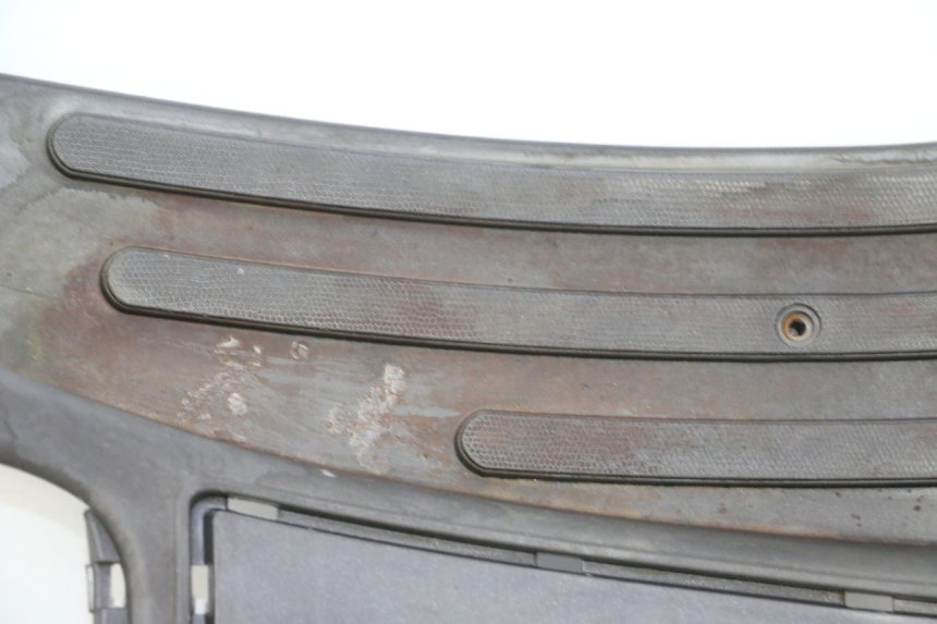 photo de CARENA PEDANA PIAGGIO LXV 4T 50 (2009 - 2013)