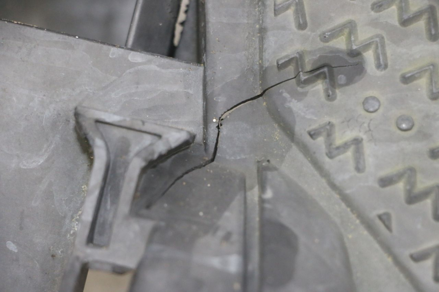 photo de CARENA PEDANA YAMAHA NEO'S NEOS 2T 50 (1998 - 2007) - Zoom sullo stato d'uso