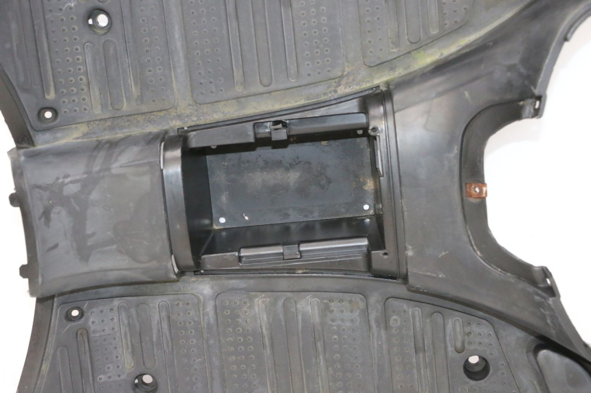 photo de CARENA PEDANA JM MOTORS OLDIES GT 4T 50 (2018 - 2025) - Primo piano ad alta risoluzione