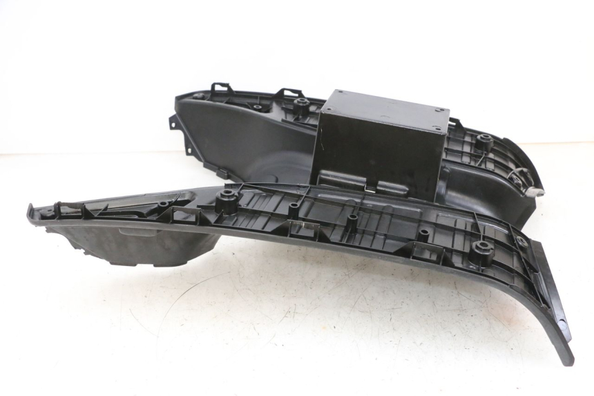 photo de CARENA PEDANA JM MOTORS OLDIES GT 4T 50 (2018 - 2025) - Zoom sullo stato d'uso