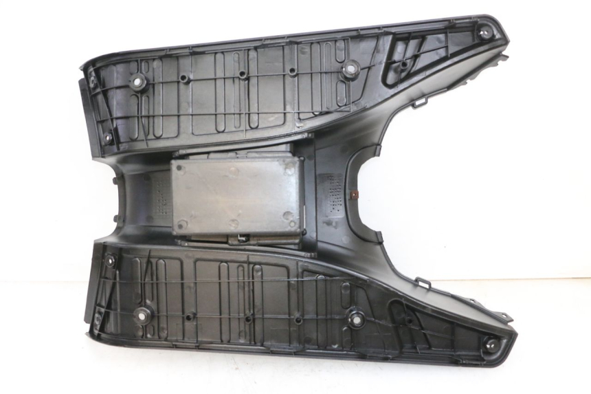 photo de CARENA PEDANA JM MOTORS OLDIES GT 4T 50 (2018 - 2025) - Primo piano tecnico