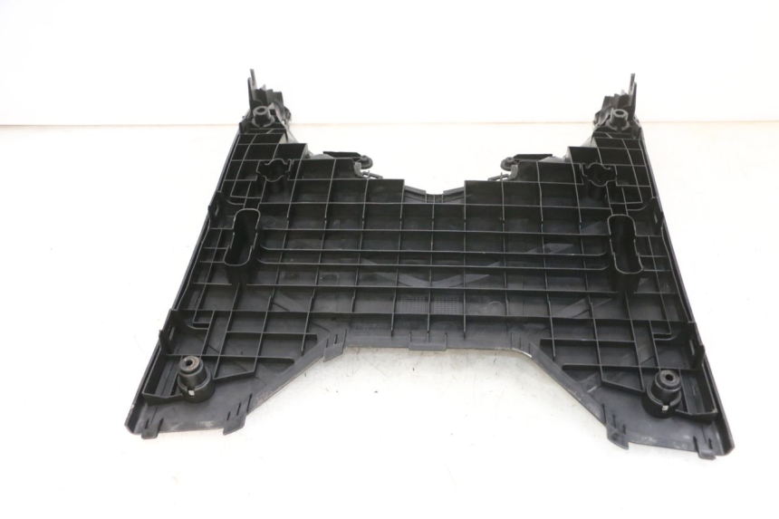 photo de CARENA PEDANA DAELIM S1 125 (2007 - 2016) - Dettagli dei punti di fissaggio