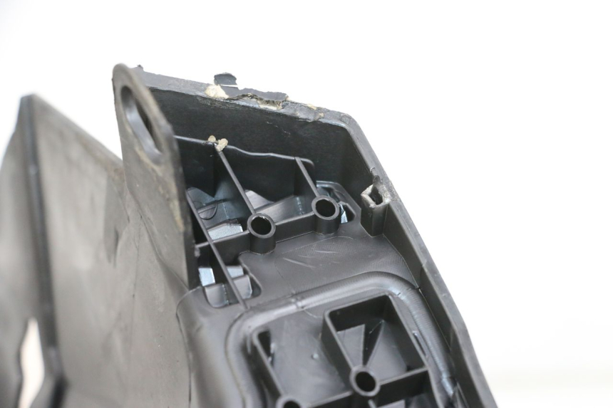 photo de CARENA PEDANA PEUGEOT SPEEDFIGHT 4 4T EFI 50 (2021 - 2025) - Dettaglio del componente