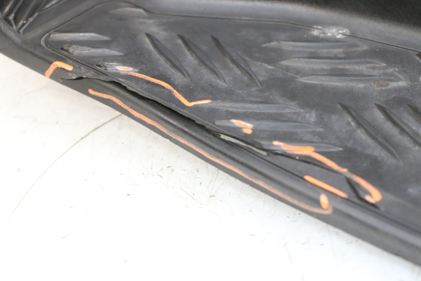 photo de CARENA PEDANA PEUGEOT SPEEDFIGHT 4 4T EFI 50 (2021 - 2025) - Ispezione visiva dettagliata