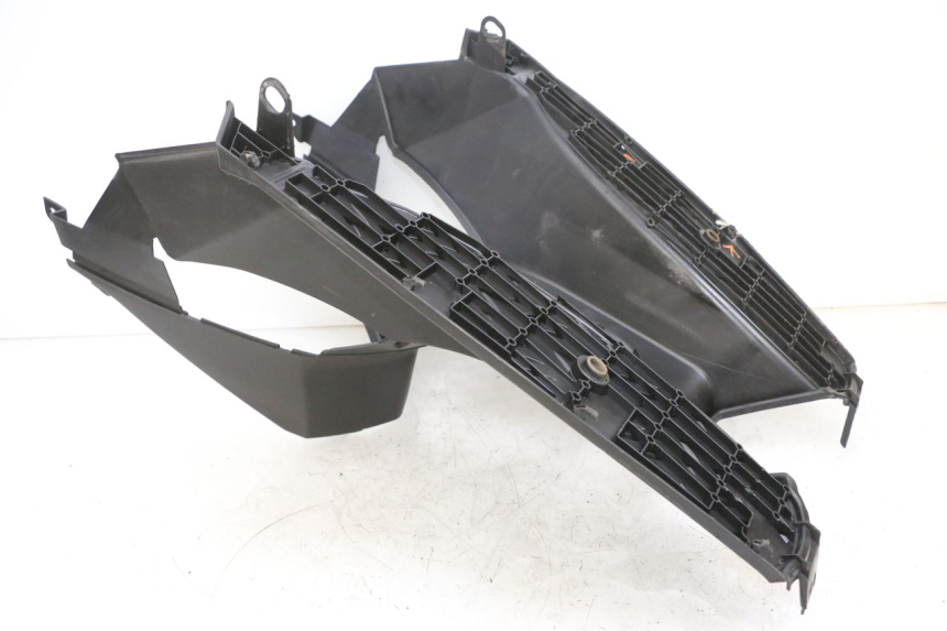 photo de CARENA PEDANA PEUGEOT SPEEDFIGHT 4 4T EFI 50 (2021 - 2025) - Primo piano tecnico