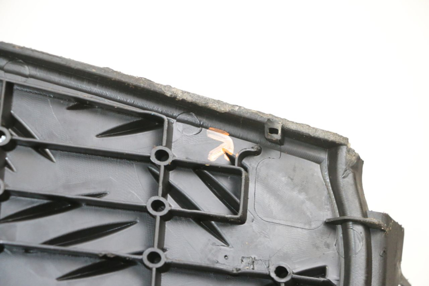 photo de CARENA PEDANA PEUGEOT SPEEDFIGHT 4 4T EFI 50 (2021 - 2025) - Stato della superficie e materiale