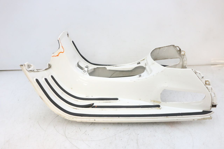 photo de PEDANA PIAGGIO VESPA GTS SUPER IE 125 (2009 - 2016) - Panoramica del profilo