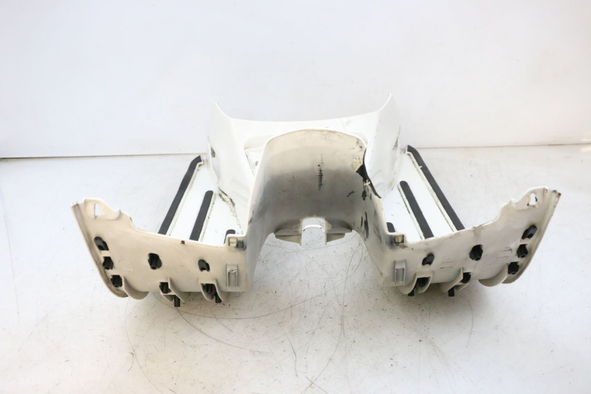 photo de PEDANA PIAGGIO VESPA GTS SUPER IE 125 (2009 - 2016) - Stato della superficie e materiale