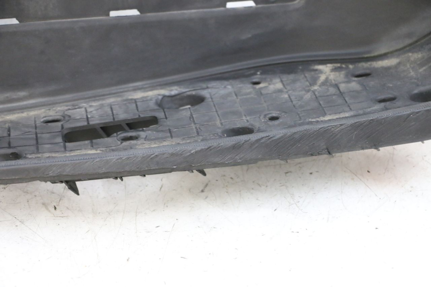 photo de PEDANE YAMAHA XMAX X-MAX 125 (2006 - 2009) - Stato della superficie e materiale