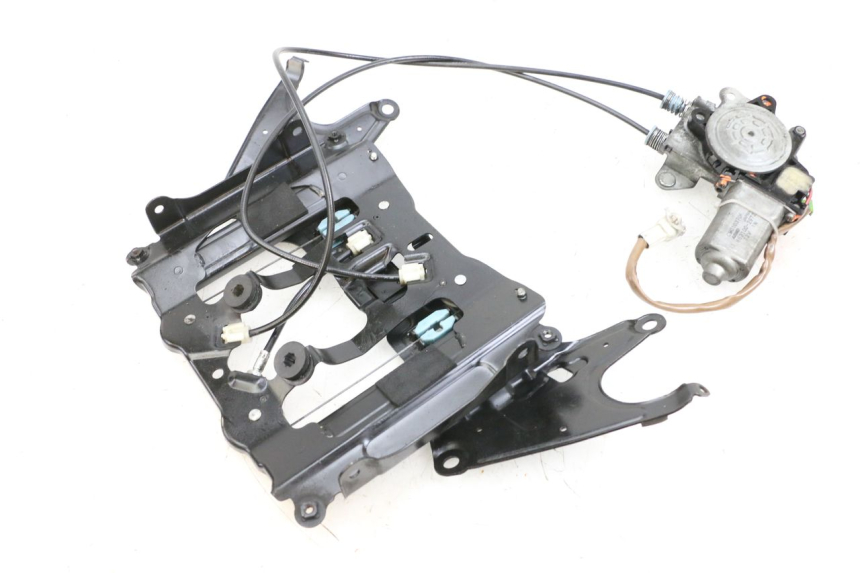 photo de BOLLA MOTORE SUZUKI BURGMAN EXECUTIVE ABS 650 (2006 - 2012) - Marcature e riferimenti originali