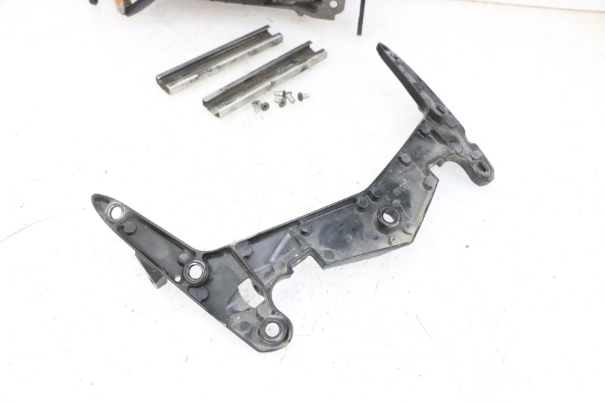 photo de MOTORE A BOLLA YAMAHA FJR ABS 1300 (2006 - 2012) - Dettagli dei punti di fissaggio