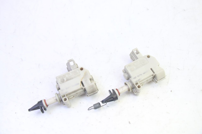 photo de MOTORE APERTURA BAULE PIAGGIO MP3 LT 400 (2007 - 2012) - Vista principale