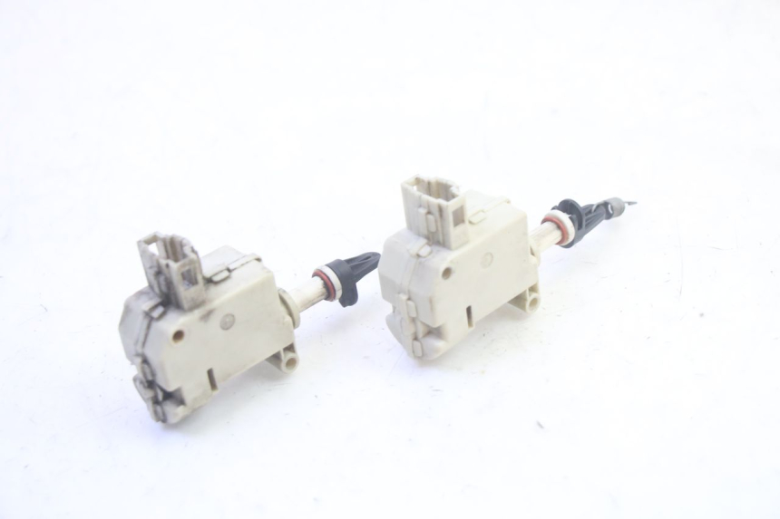 photo de MOTORE APERTURA BAULE PIAGGIO MP3 LT 400 (2007 - 2012) - Primo piano tecnico