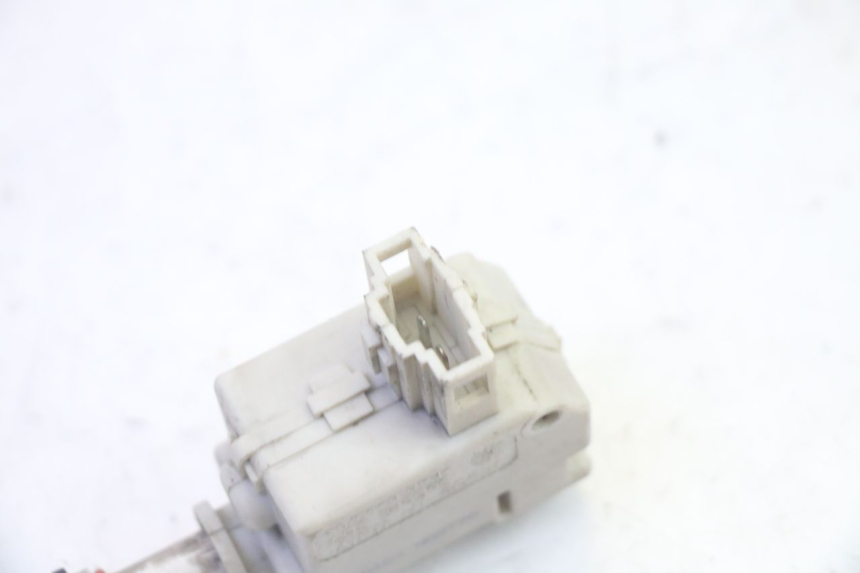 photo de SERRATURA SELLA MOTORE PIAGGIO MP3 RL 250 (2007 - 2010) - Zoom sullo stato d'uso