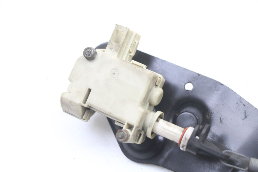 photo de MOTORE APERTURA BAULE PIAGGIO VESPA GRANTURISMO 125 (2003 - 2007)