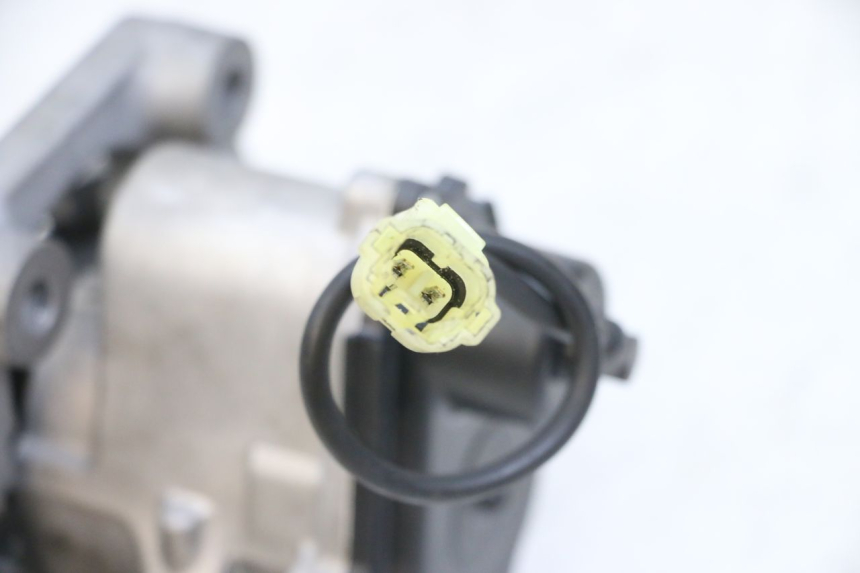 photo de MOTOR ROLL LOCK YAMAHA TRICITY 300 (2020 - 2024) - Altra angolazione