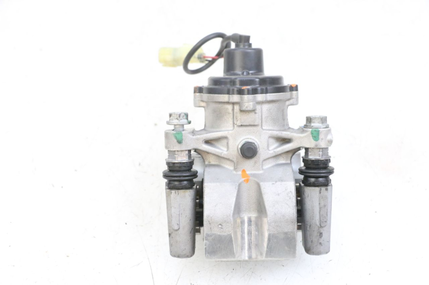 photo de MOTOR ROLL LOCK YAMAHA TRICITY 300 (2020 - 2024) - Stato della superficie e materiale