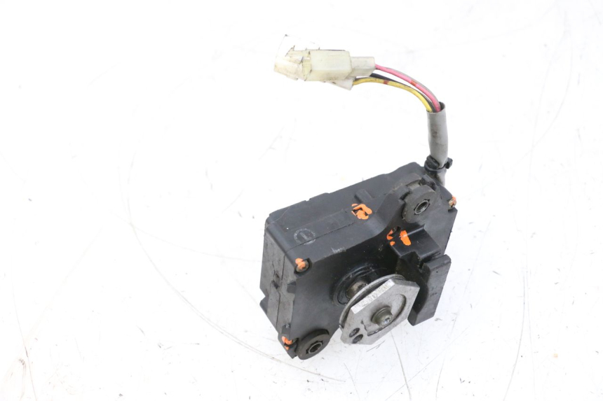 photo de VALVOLE SCARICO MOTORE SUZUKI GSXR GSX-R 1000 (2003 - 2004) - Dettagli dei punti di fissaggio