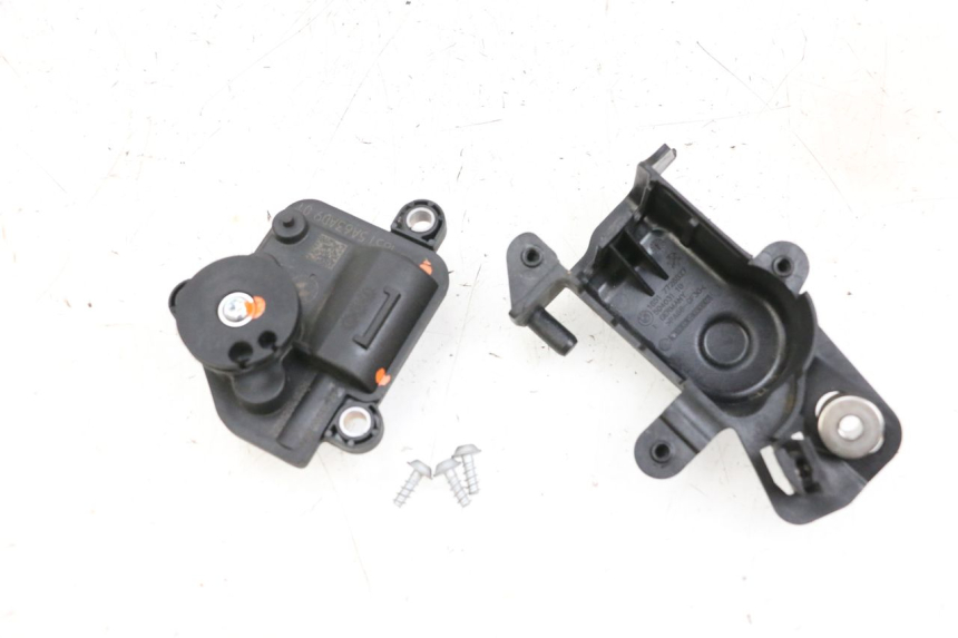 photo de VALVOLE SCARICO MOTORE BMW R GS 1250 (2021 - 2024) - Dettagli dei punti di fissaggio