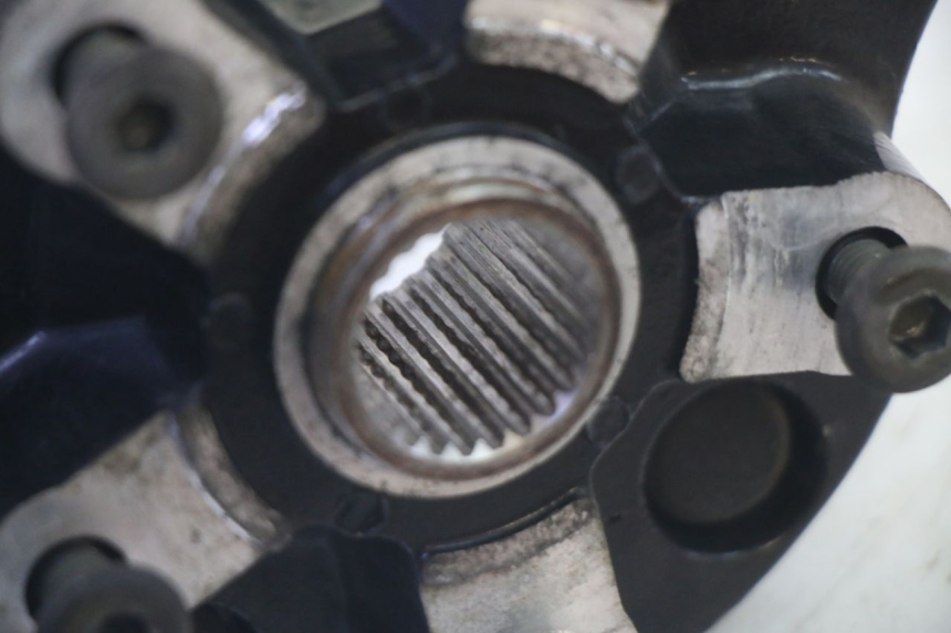 photo de MOZZO RUOTA POSTERIORE SYM FIDDLE 3 III 125 (2014 - 2020) - Altra angolazione