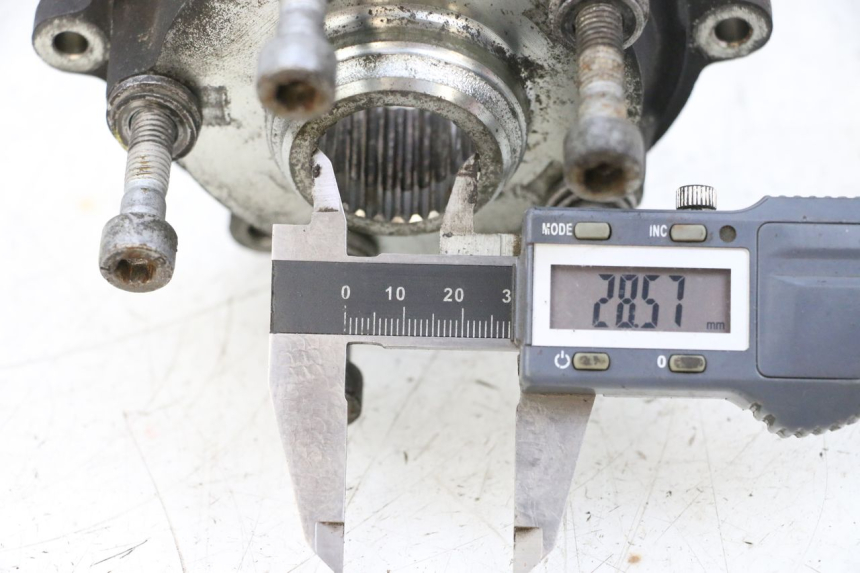 photo de MOZZO RUOTA POSTERIORE PIAGGIO VESPA GTS SUPER IE 125 (2009 - 2016) - Dettaglio del componente