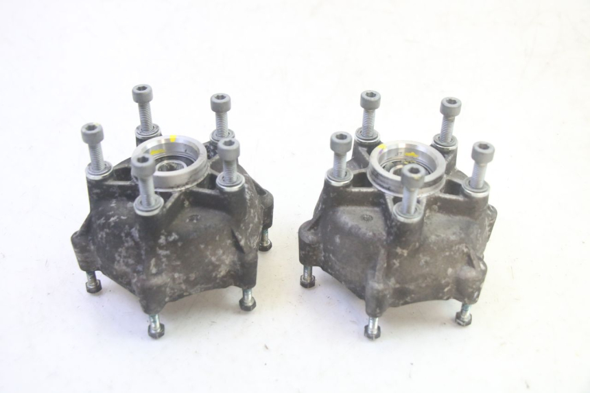 photo de MOZZO RUOTA ANTERIORE PIAGGIO MP3 HPE 350 (2018 - 2020) - Altra angolazione