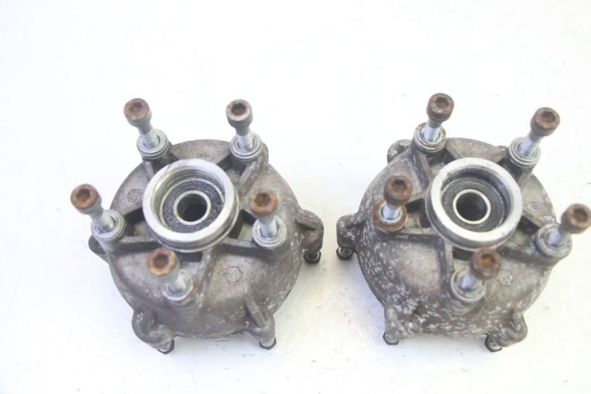 photo de MOZZO RUOTA ANTERIORE PIAGGIO MP3 RL 250 (2007 - 2010) - Vista d'insieme del prodotto