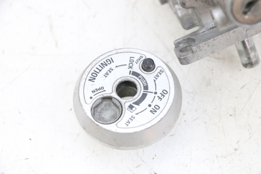 photo de BLOCCHETTO CHIAVI MBK FLIPPER 115 (2013 - 2017) - Stato della superficie e materiale