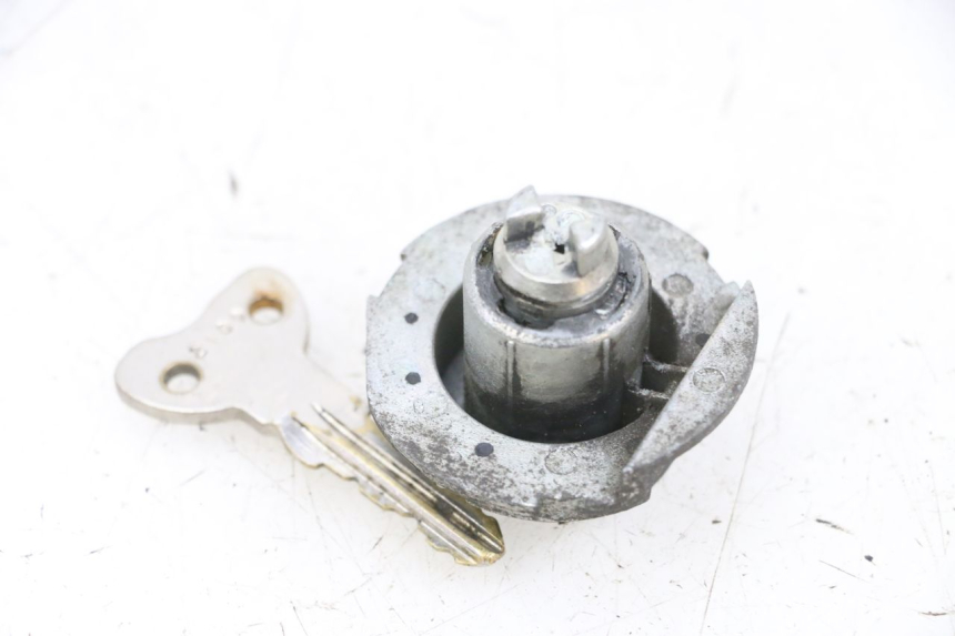 photo de BLOCCHETTO CHIAVI PIAGGIO NEW TYPHOON 50 (2018 - 2021) - Altra angolazione