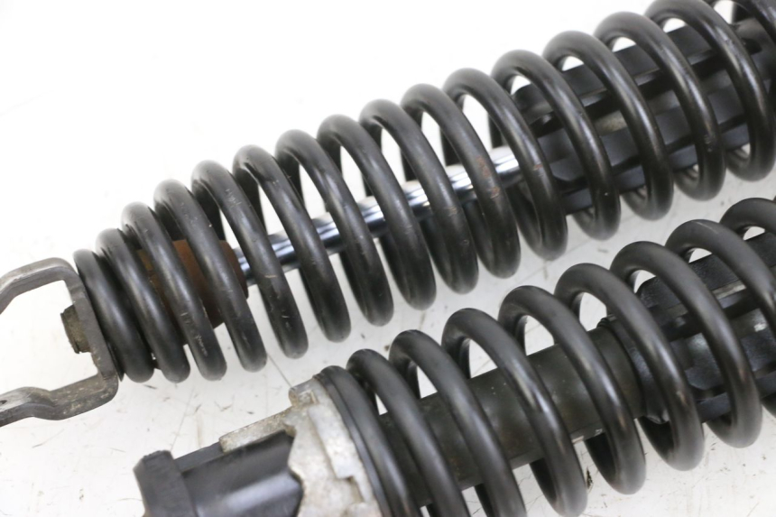 photo de COPPIA AMMORTIZZATORI POSTERIORI YAMAHA YP MAJESTY 125 (2002 - 2006) - Stato della superficie e materiale