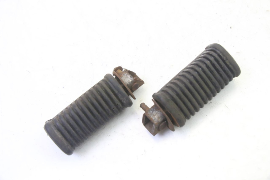 photo de PEDANA POSTERIORE HYOSUNG GV AQUILA 125 (2000 - 2004)